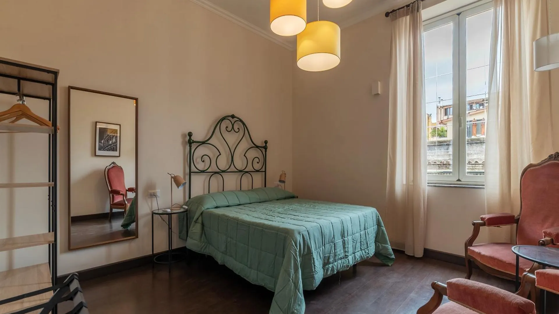 Colosseo & San Clemente Apartment location